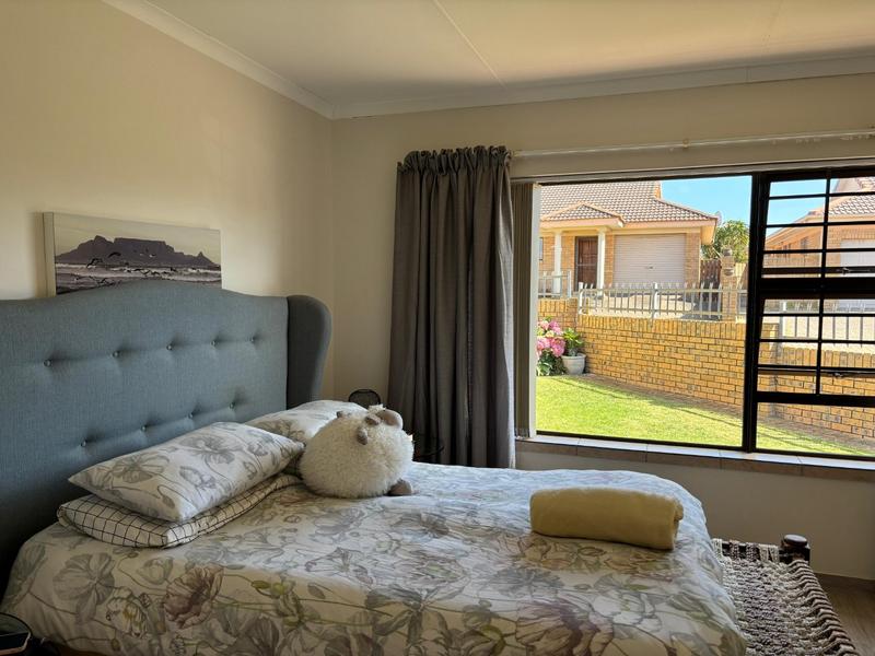 To Let 4 Bedroom Property for Rent in Heiderand Western Cape